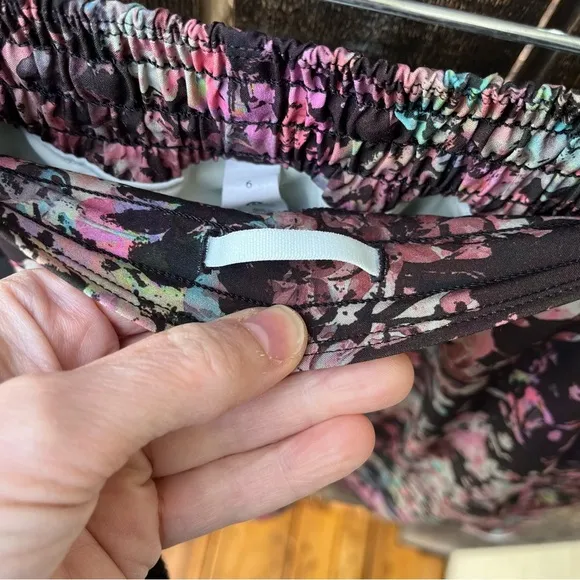 Lululemon Hotty Hot High Rise Skirt Skort NWOT In Stencil Blossom Sz 6