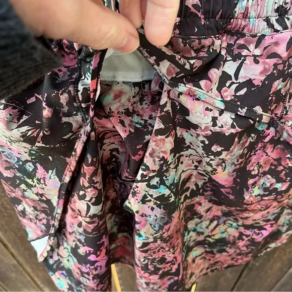 Lululemon Hotty Hot High Rise Skirt Skort NWOT In Stencil Blossom Sz 6