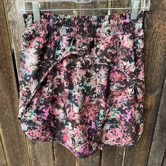 Lululemon Hotty Hot High Rise Skirt Skort NWOT In Stencil Blossom Sz 6