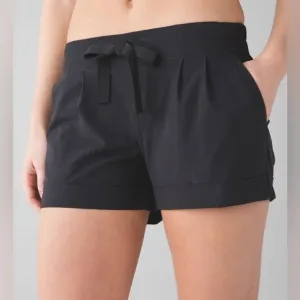 Lululemon Spring Break Away Short II- Black/ Size 4