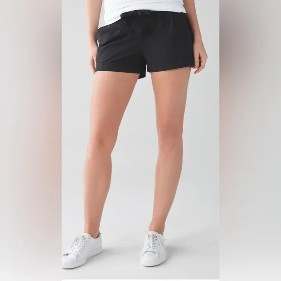 Lululemon Spring Break Away Short II- Black/ Size 4