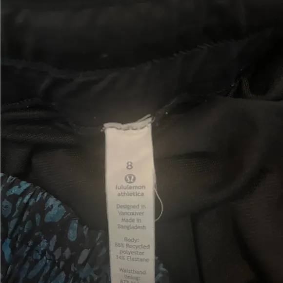 Lululemon Tracker Short V Illuminate Multi Blue/ Black size 8