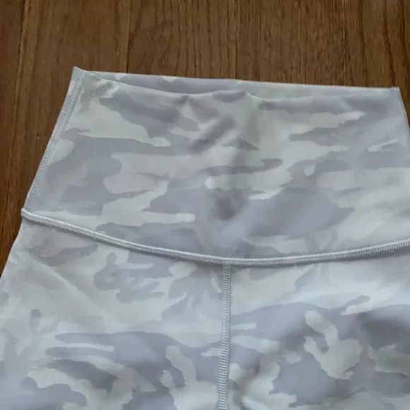 Lululemon Wunder Under Short 10” Ribbed pants in Incognito Camo Jacquard Alpine