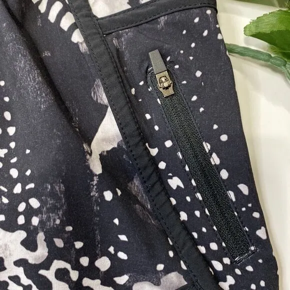 Lululemon Speed Short Static Mist Black and white speckled Size 6