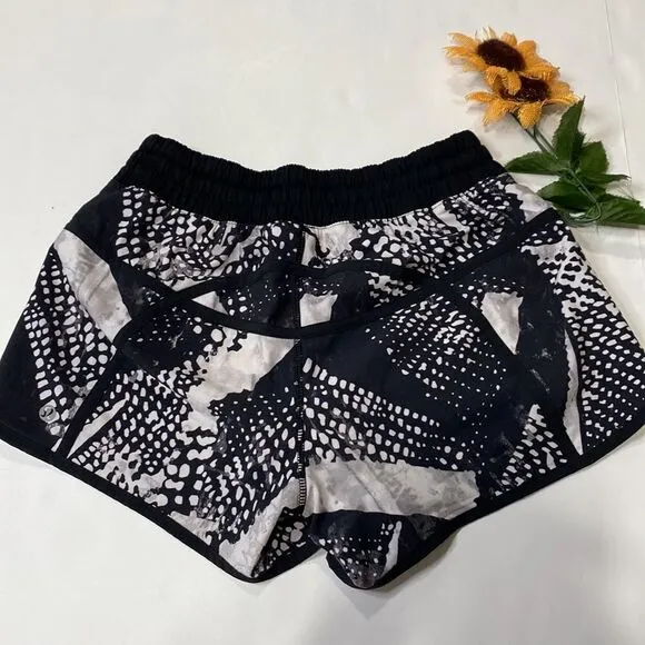 Lululemon Speed Short Static Mist Black and white speckled Size 6