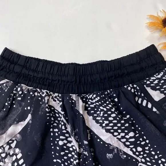 Lululemon Speed Short Static Mist Black and white speckled Size 6