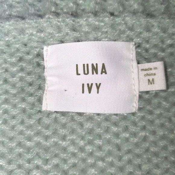 LUNA IVY Sage Puff Crochet Flower Cropped Cardigan/Button Up Sweater‎ Size M NEW
