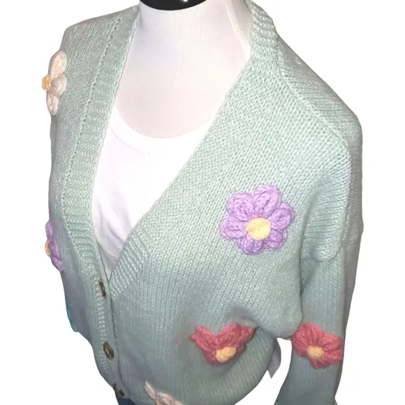 LUNA IVY Sage Puff Crochet Flower Cropped Cardigan/Button Up Sweater‎ Size M NEW