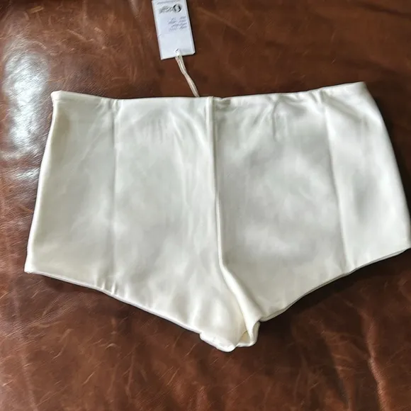 Marie Eve Bella short, NWT