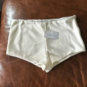 Marie Eve Bella short, NWT