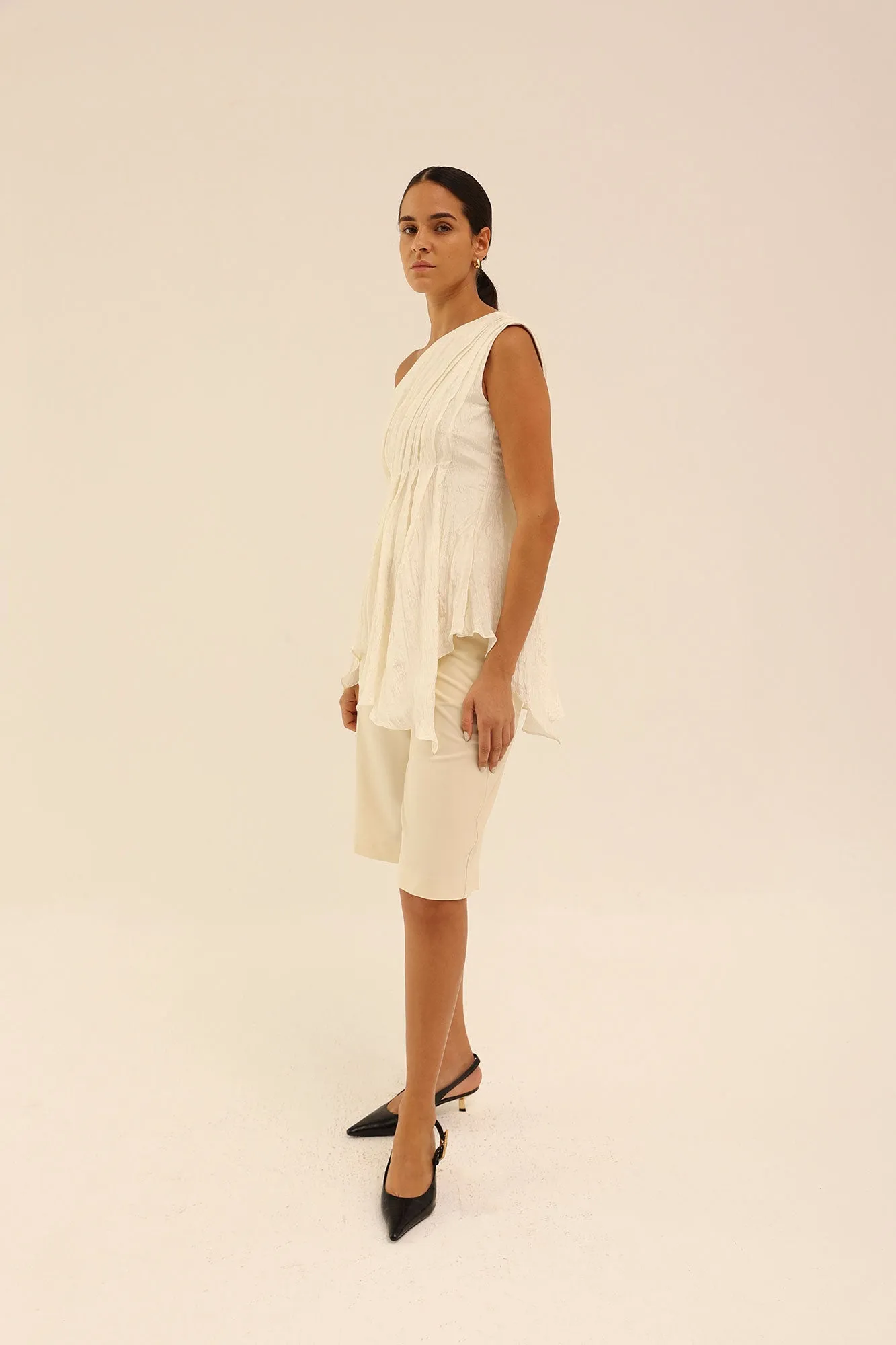 Mid Rise Bermuda Shorts in Cream