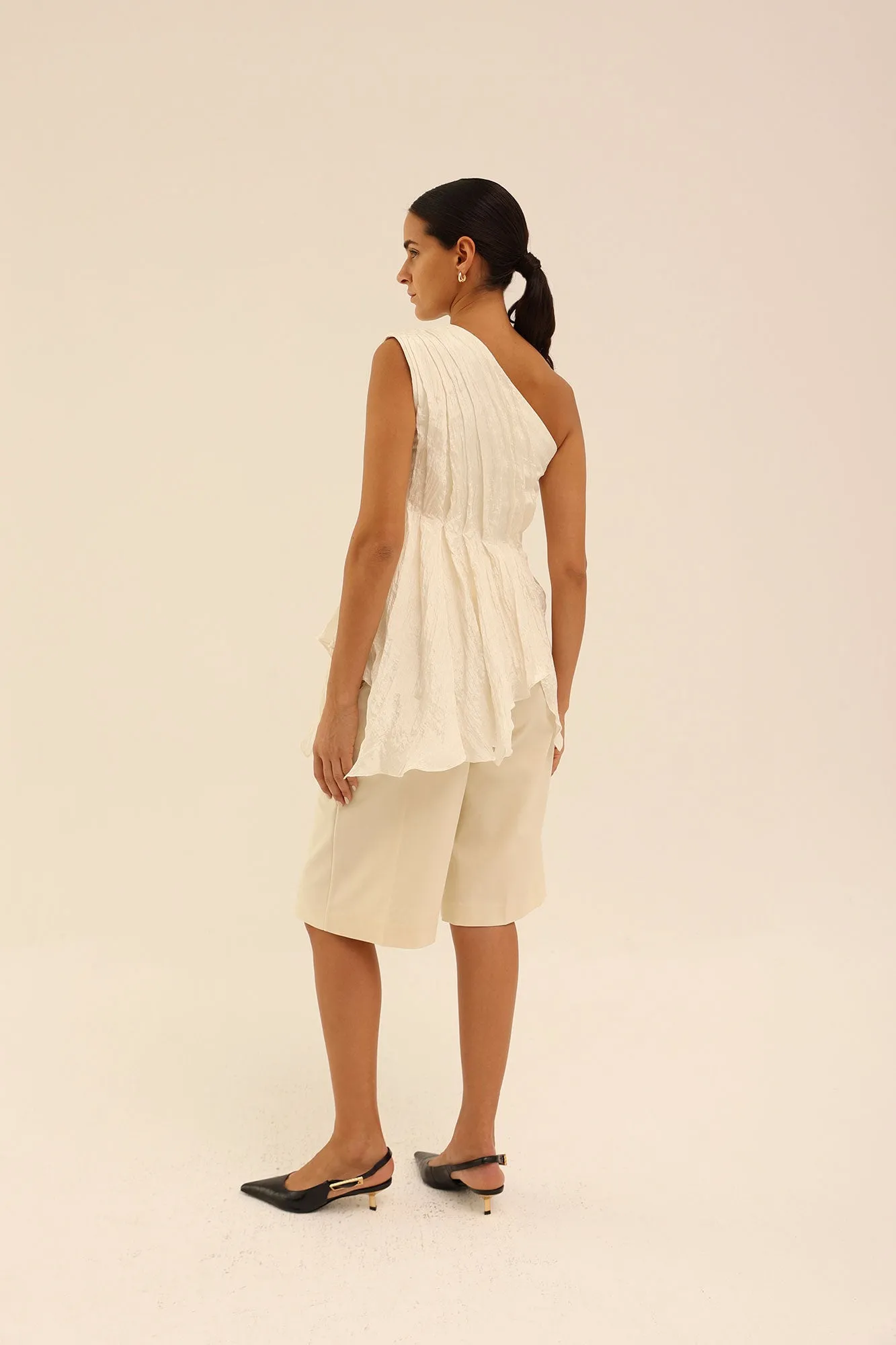 Mid Rise Bermuda Shorts in Cream