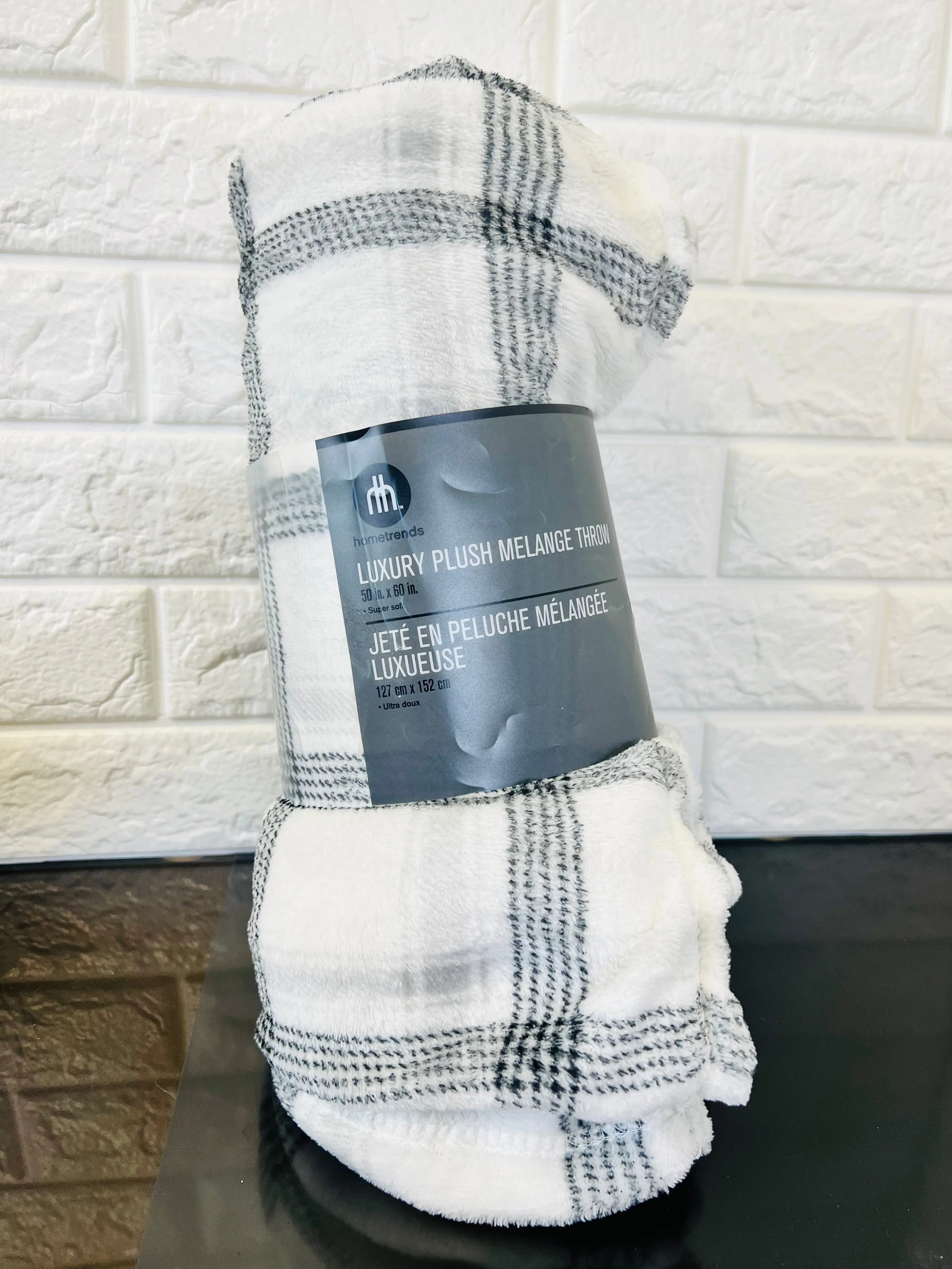 New Hometrends Melange Plush Throw, 50X60, Black & White