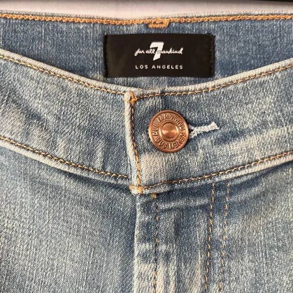 NWT 7 For All Mankind Broken Twill Mid Roll Short in Coco Privé Light Wash