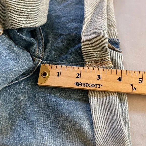 NWT 7 For All Mankind Broken Twill Mid Roll Short in Coco Privé Light Wash