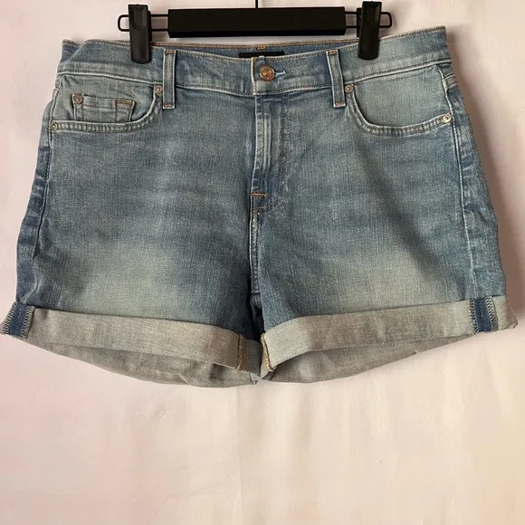 NWT 7 For All Mankind Broken Twill Mid Roll Short in Coco Privé Light Wash