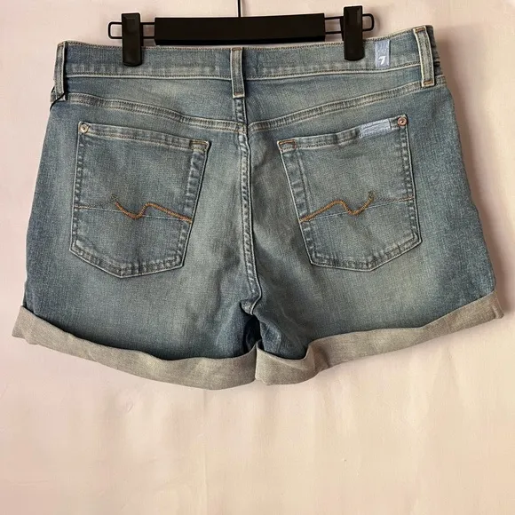 NWT 7 For All Mankind Broken Twill Mid Roll Short in Coco Privé Light Wash