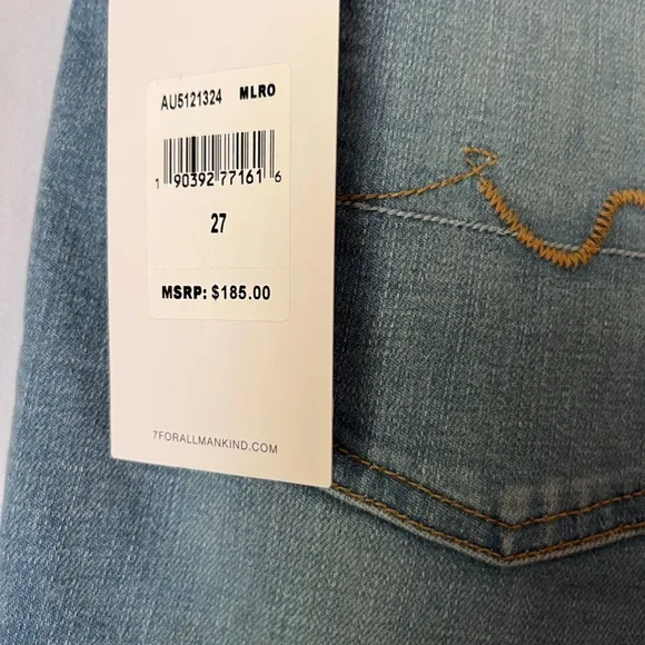 NWT 7 For All Mankind Broken Twill Mid Roll Short in Coco Privé Light Wash