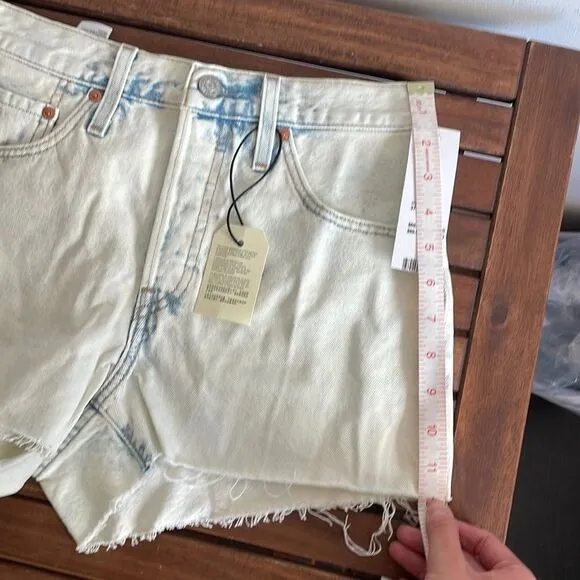 NWT Levi’s 501 Original Cutoff High-Rise Denim Shorts Snow Women Size 27 MSRP$69