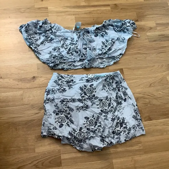NWT LF blue floral wrap short and off the shoulder top set