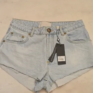 NWT One Teaspoon The One Denim Shorts In Size 27