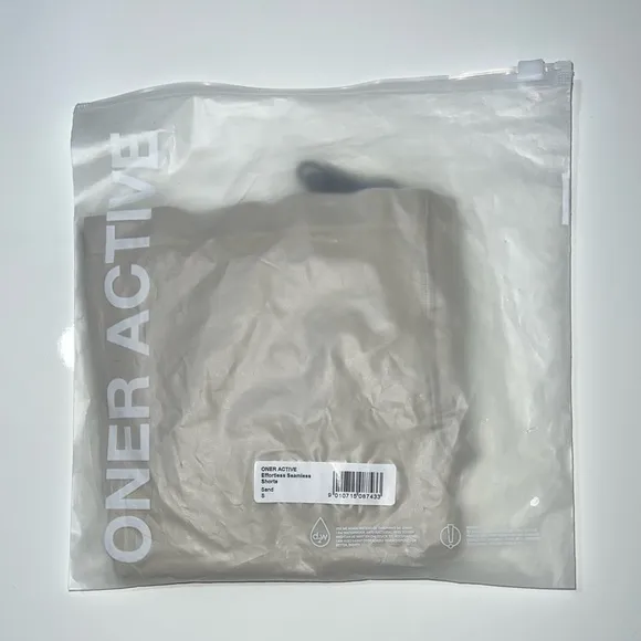ONER ACTIVE EFFORTLESS SEAMLESS SHORTS IN SAND - SMALL