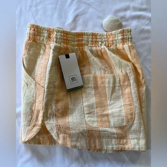 Rip Curl Havana Stripe Shorts-Bone Size M. NWT 🏝️