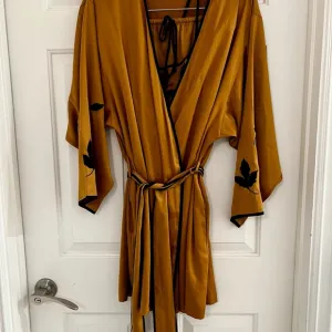 Silky Victoria’s Secret Collection Gold Embroidered Beautiful 3 piece sleep set