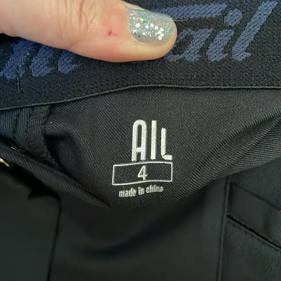 Tail Active Wear women’s 21” Elastique short w/piping, Golf shorts sz2, sz4 blk