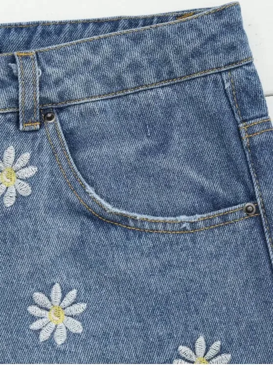 Trendy Ripped Daisy Embroidered Denim Shorts