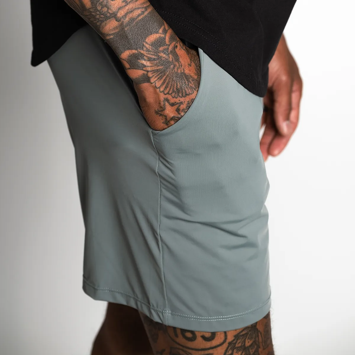 VERSA SHORTS - SEA GREEN