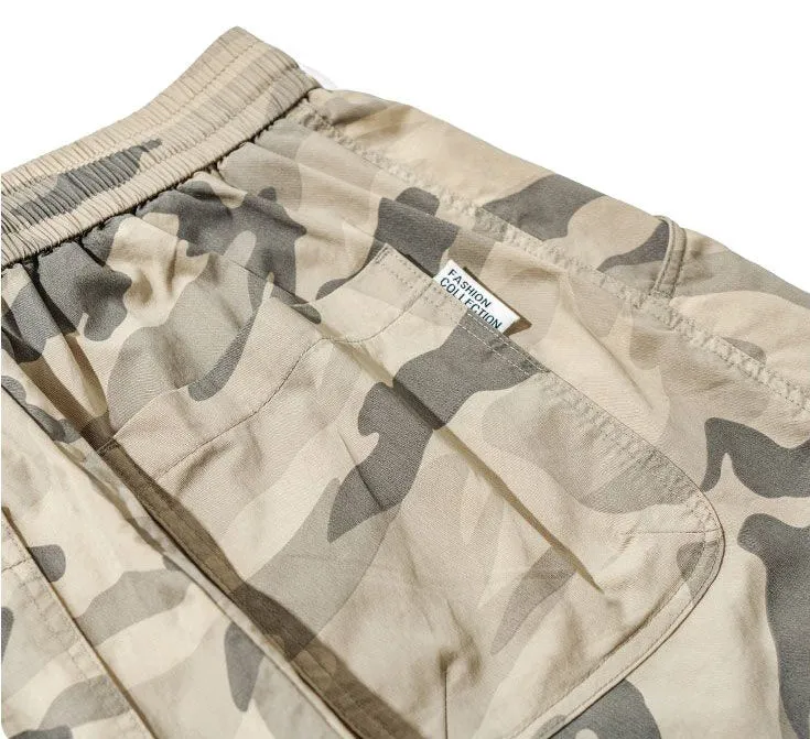 Versatile Elastic-Waisted Camo Cargo Shorts for Men