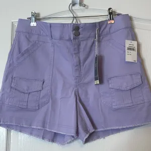 Wit &amp; Wisdom Absolution Frayed High Rise Cargo Shorts Lavender Dust Size 16