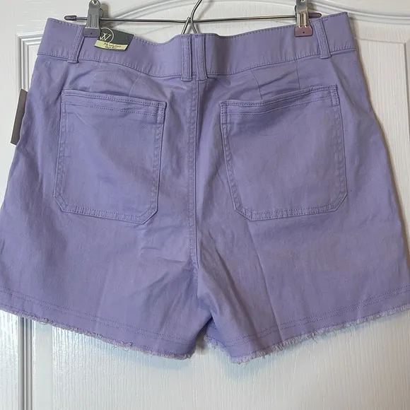 Wit &amp; Wisdom Absolution Frayed High Rise Cargo Shorts Lavender Dust Size 16