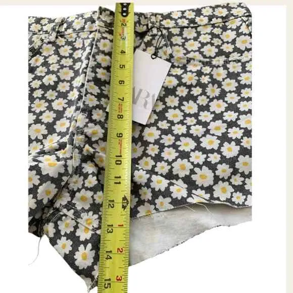 Zara Daisy Print High Waisted Straight Shorts Sizes 8 and 12
