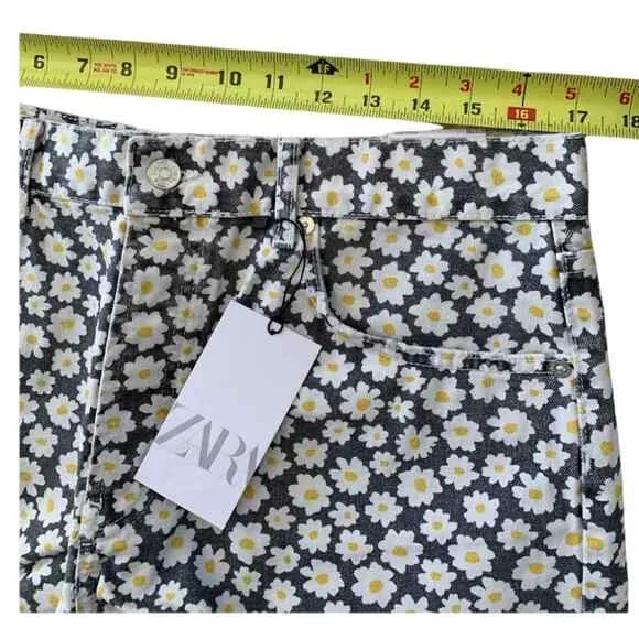 Zara Daisy Print High Waisted Straight Shorts Sizes 8 and 12