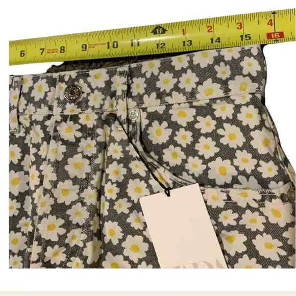 Zara Daisy Print High Waisted Straight Shorts Sizes 8 and 12