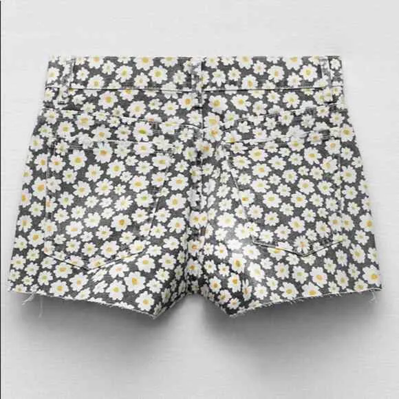 Zara Daisy Print High Waisted Straight Shorts Sizes 8 and 12