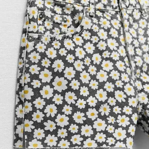 Zara Daisy Print High Waisted Straight Shorts Sizes 8 and 12